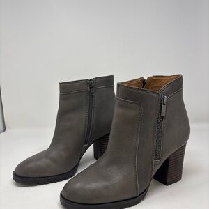 Lucky Brand Nilafa Women’s Leather  Zipper Ankle Boots Taupe Grey Size 7.5